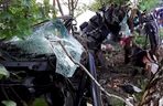 Łódź. Koszmarny wypadek 28-latka na ul. Frezjowej. Z BMW nic nie zostało 