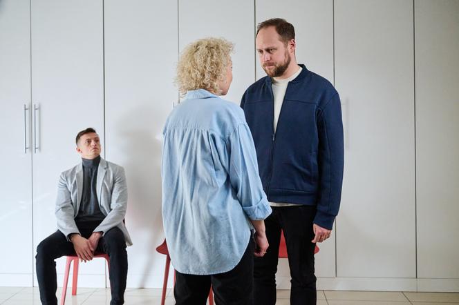 Na Wspólnej odc. 3596: Paweł (Grzegorz Kwiecień), Beata (Katarzyna Ptasińska), Emil (Piotr Ligienza)