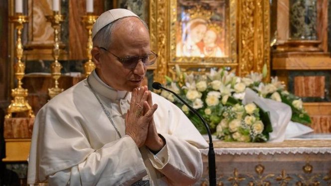 Papież Leon XIV odwiedził grob Franciszka! Wzruszająca modlitwa