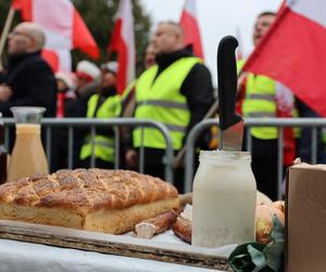 Protest rolników 20 marca przed Lubelskim Urzędem Wojewódzkim w Lublinie