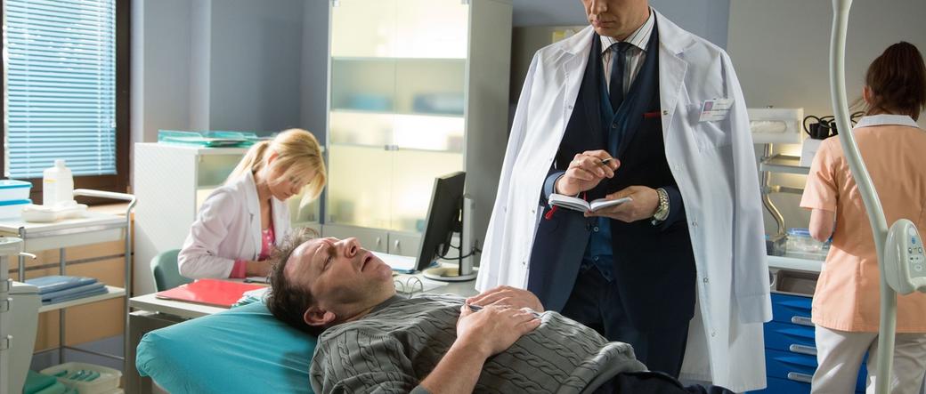 Na dobre i na złe odc. 566. Jarosław Górski (Zbigniew Zamachowski), Andrzej Falkowicz (Michał Żebrowski)