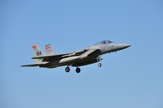 Awaryjne lądowanie samolotu F-15 w Powidzu! Z silnika wydobywał się dym! 
