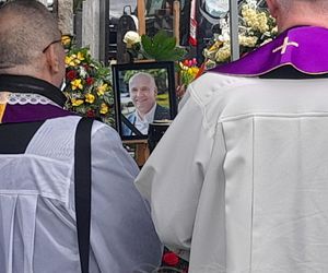 Może w niebie był wolny etat burmistrza. Wzruszające słowa na pogrzebie Piotr Żbikowskiego