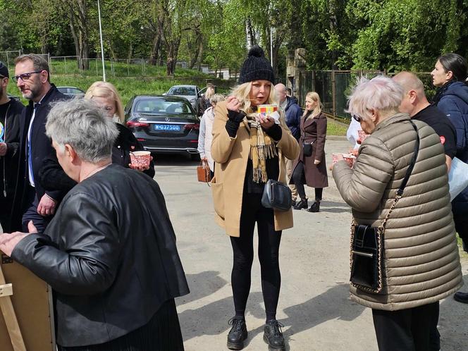 Przyjaciele gotowali zupę Damianówkę na pogrzebie Damiana Sobola