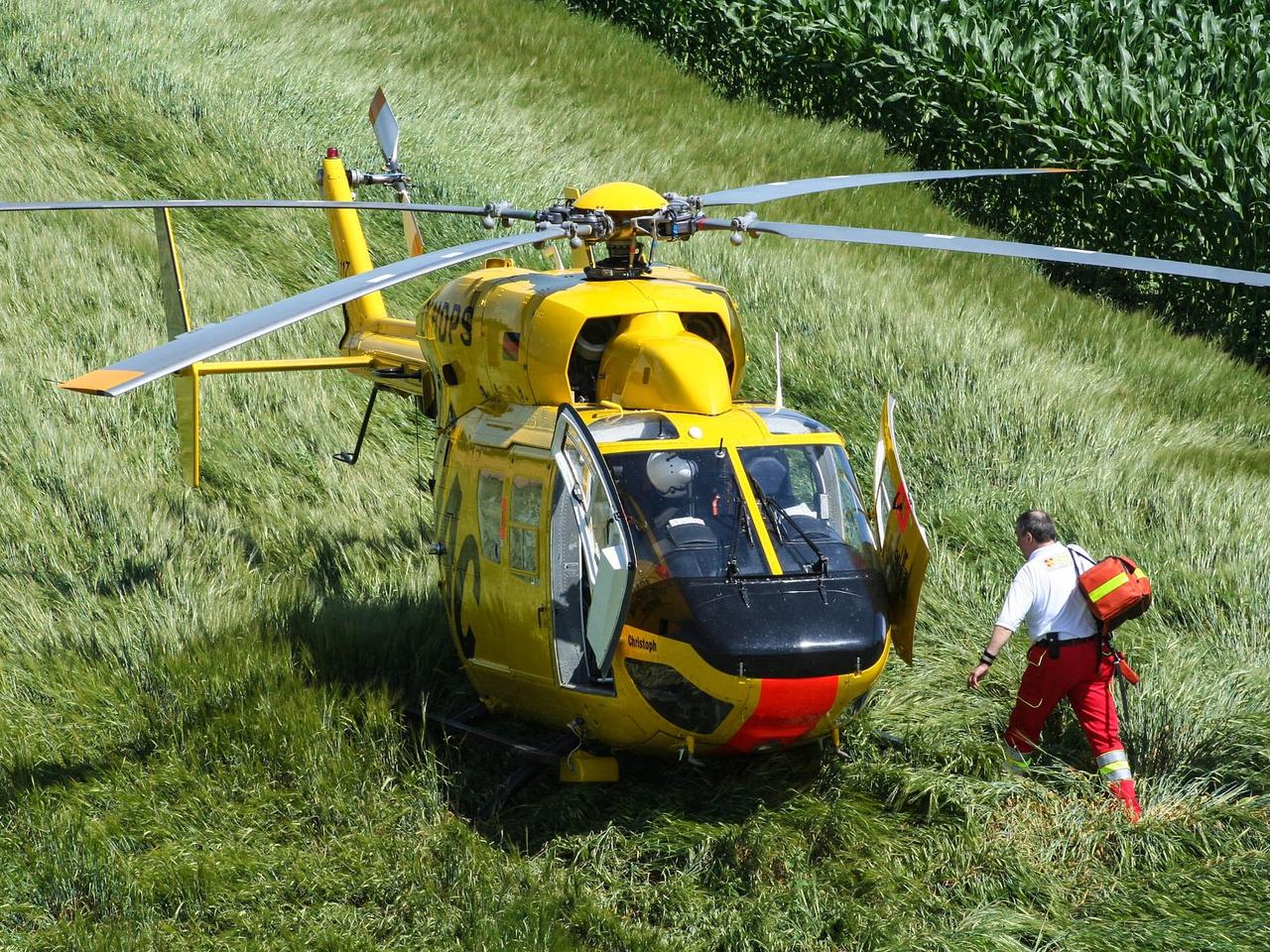Wypadek w Burzynie pod Łomżą. Starszy mężczyzna wpadł pod koła ciągnika! [AUDIO]