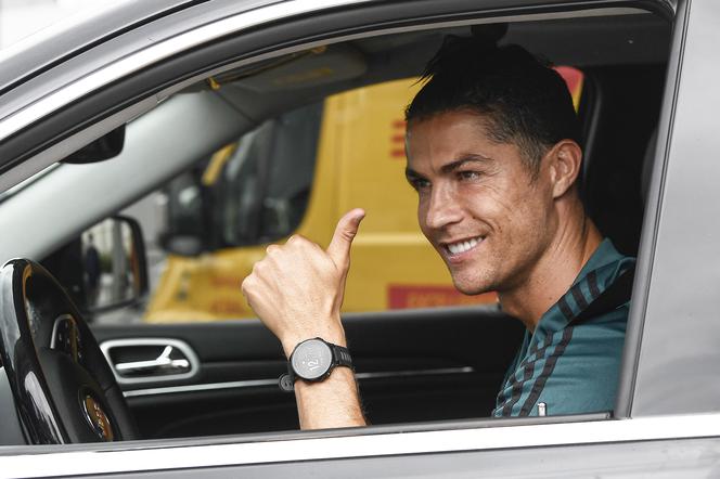 Cristiano Ronaldo zafundował sobie nową, piekielnie drogą zabawkę! Cena tego modelu Ferrari zwala z nóg