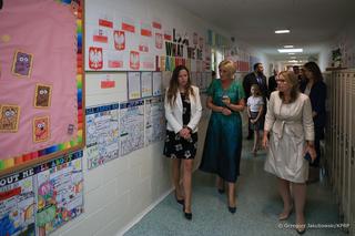  Agata Duda wśród dzieci