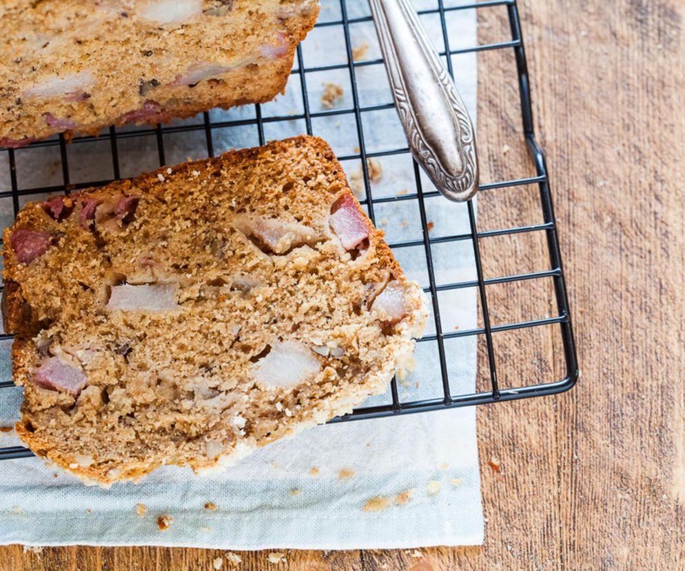 Bez wyrastania czy wyrabiania. Na śniadanie chwyć za ten chlebek gruszkowy