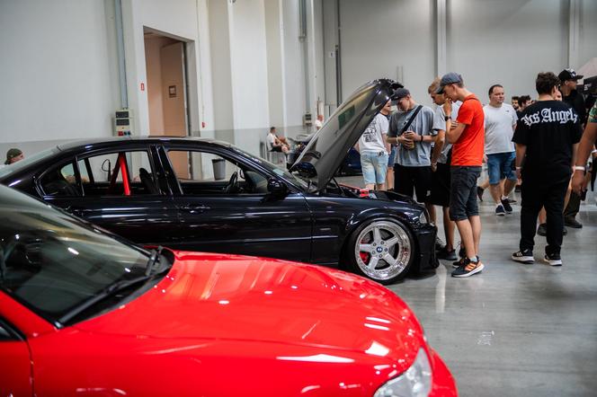 Szybkie samochody, drogowe akrobacje oraz piękne kobiety. Tak było na Tuning Show Expo w Krakowie