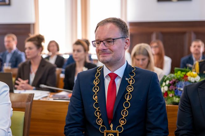 Zaprzysiężenie nowego prezydenta Zabrza. Kamil Żbikowski złożył ślubowanie i zwrócił się do mieszkańców
