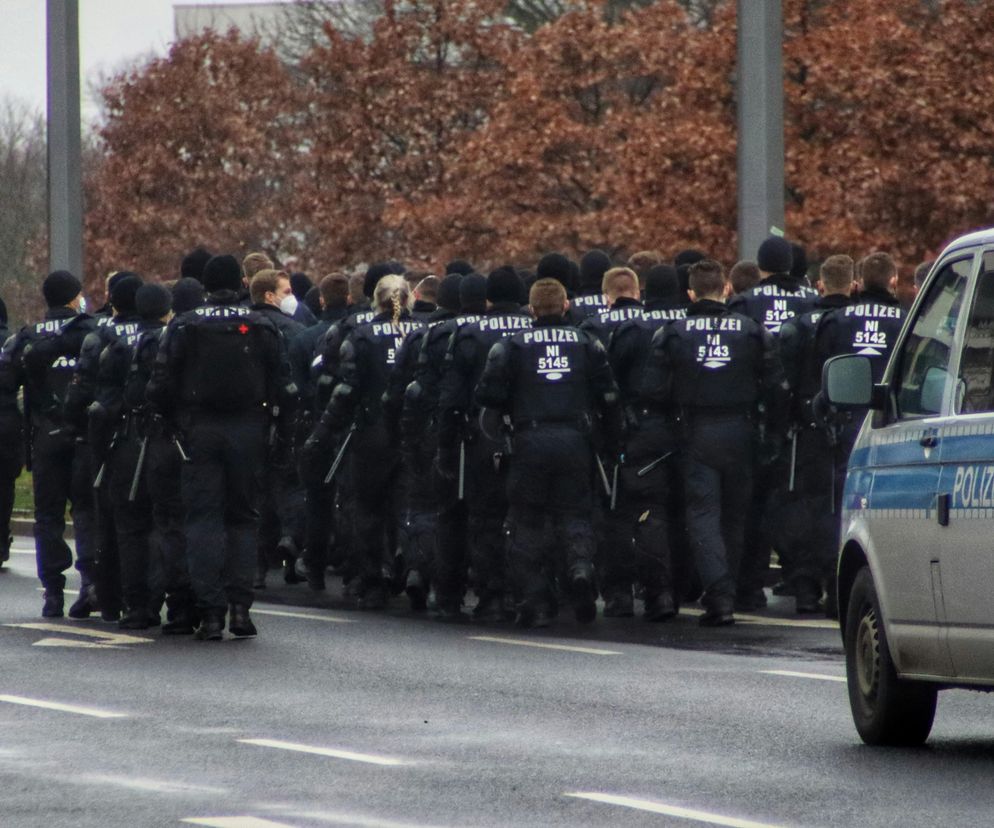 Uzbrojony terrorysta wziął zakładników! Chwile grozy w kawiarni Starbucks