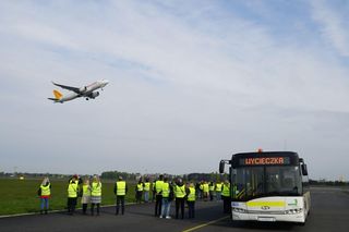 Port Lotnicyz w Bydgoszczy organizuje płatne zwiedzania. Do wyboru są wycieczki po lotnisku w trzech różnych cenach   