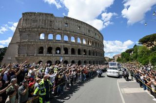 Zaczął się pogrzeb papieża Franciszka. Jedna z największych takich ceremonii w historii