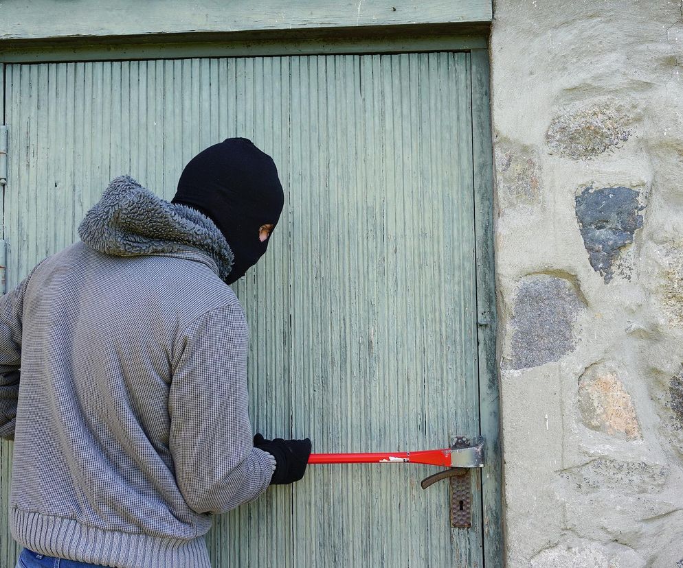 Wyjeżdżasz na ferie? Sprawdź, jak zabezpieczyć dom przed kradzieżą