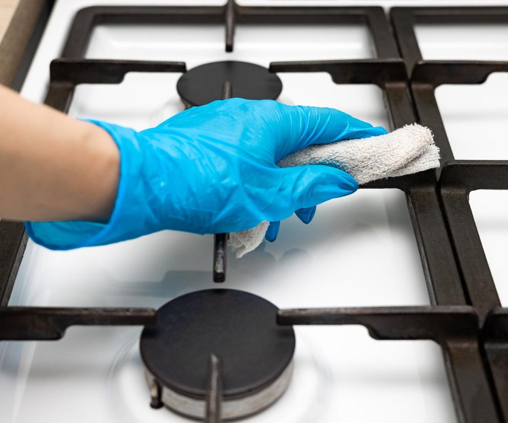 Czyszczenie rusztu w kuchence gazowej