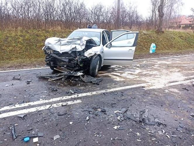 Śmiertelny wypadek pod Płockiem! 8-letni chłopiec zmarł po zderzeniu seata z toyotą