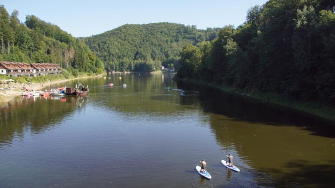 To najpiękniejsze jezioro na Dolnym Śląsku. Otoczone jest wzgórzami i lasami