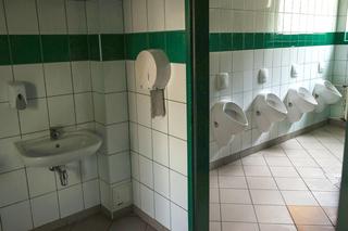Skandaliczne warunki w szkolnej łazience! U nas nie ma środków higieny