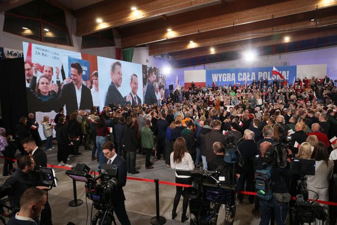 Trzaskowski cały w emocjach! Co za przemówienie! Tłum oszalał