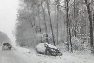 Kolejny ATAK ZIMY w Białymstoku i Podlaskiem. Fatalne warunki na drogach [ZDJĘCIA]