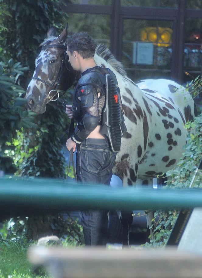 Krzysztof Ziemiec schował się z koniem