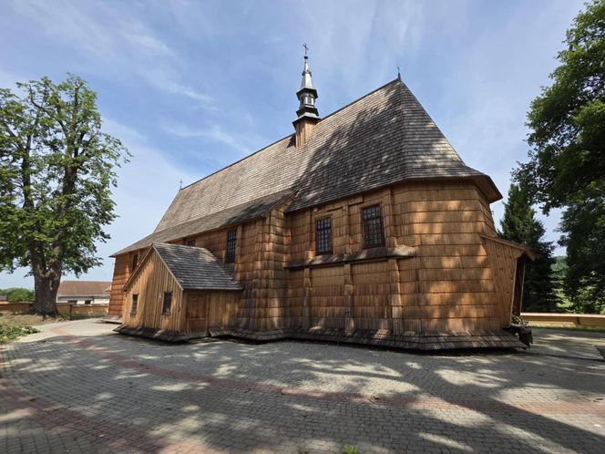 Zabytkowy kościół w Domaradzu.