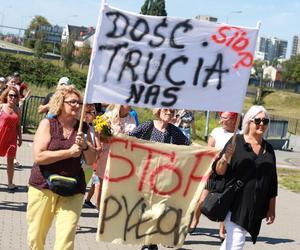 Protest mieszkańców w Letnicy. Czarny pył do domu leci, tak się truje nasze dzieci 