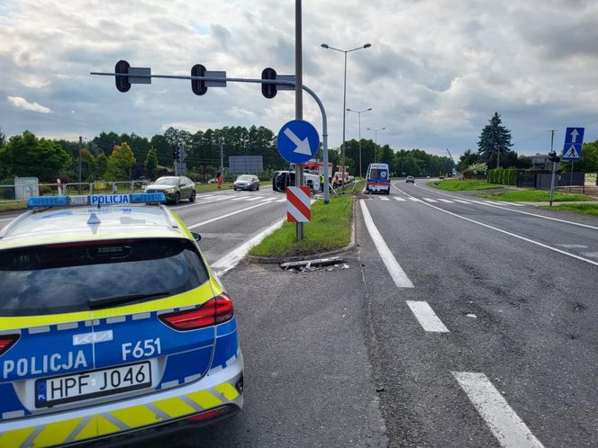 Tuszyn. Wypadek karetki. Uderzyła w nią 35-latka z dzieckiem [ZDJĘCIA]