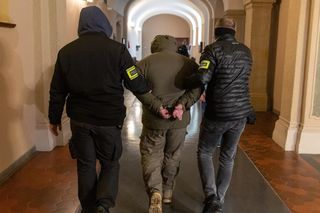 Pomagał nielegalnie unikać odsiadki za kratkami innym - teraz sam idzie do aresztu.
