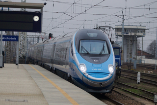 PKP Intercity podnosi ceny biletów na pociąg. Jak zaoszczędzić pieniądze? Z jakich promocji można skorzystać?