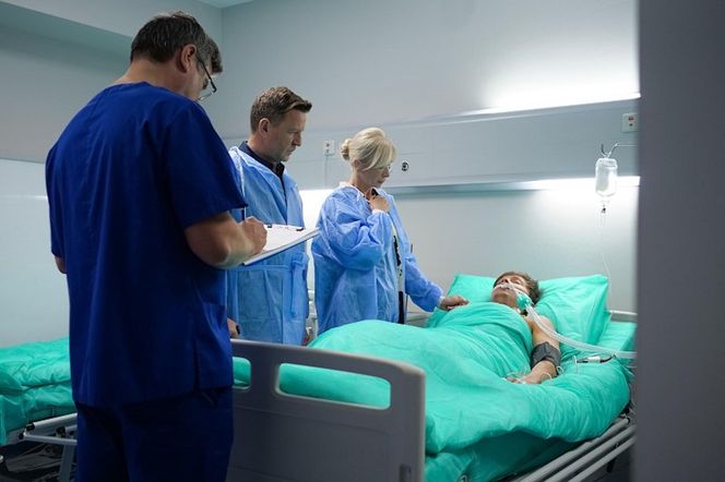 Pierwsza miłość, odcinek 3973: Śmierć Krystiana?! Ewa będzie czuwać przy łóżku syna do końca - ZDJĘCIA