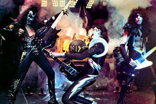 Album, który uratował karierę Kiss. Oto historia koncertowego Alive!, który kończy 50 lat! | Jak dziś rockuje?