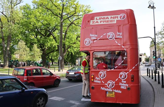 Czerwony autobus linii 7Days już na ulicach Lublina! Za nami inauguracja trasy podczas parady studentów