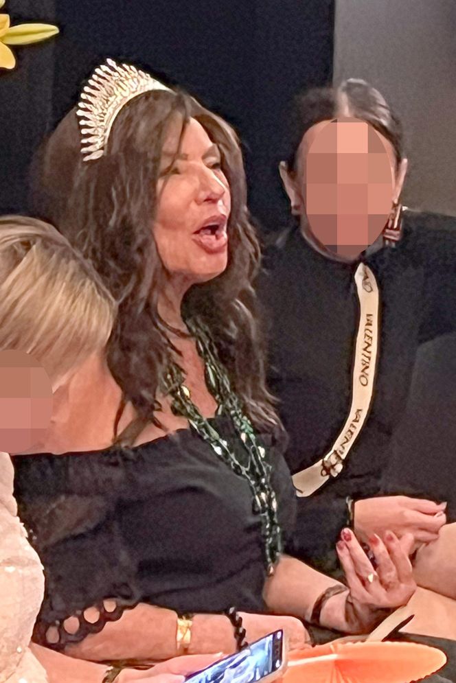 Agnieszka Perepeczko je, pije i tańcuje w środku nocy