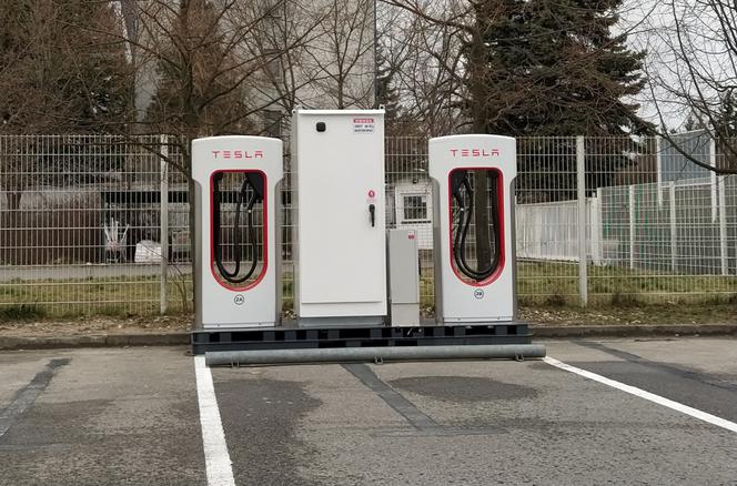 Tesla Supercharger - ładowarki aut elektrycznych stanęły Radomiu