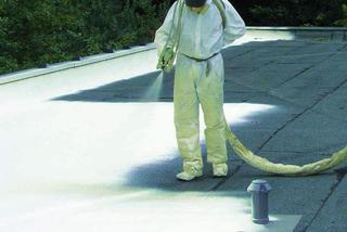 Poliuretanowa pianka natryskowa BASF. Sposób na ocieplenie dachu płaskiego