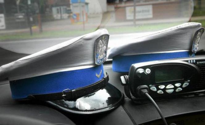 Chynów: Bił po twarzy swoją ofiarę. Ukradł portfel z pieniądzmi i dokumentami