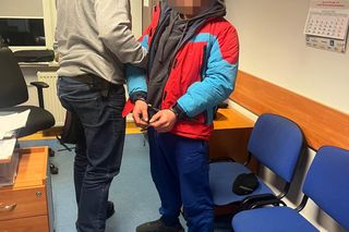 Poważny wypadek drogowy, ranna ciężarna kobieta. Seniorka chciała uratować córkę