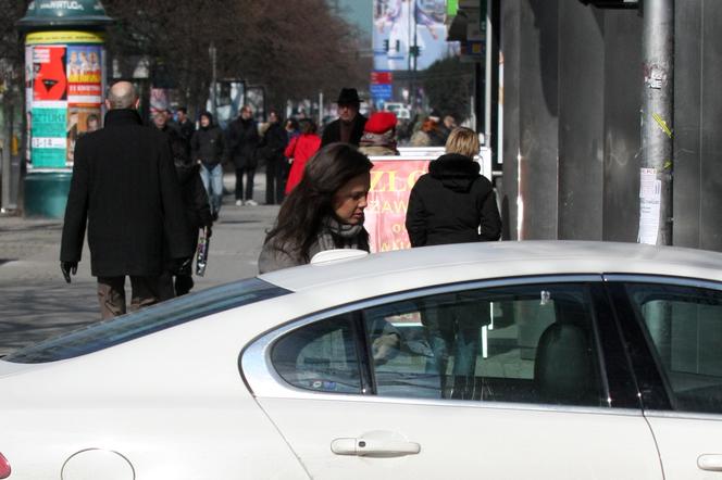 Kinga Rusin parkuje na przejściu dla pieszych