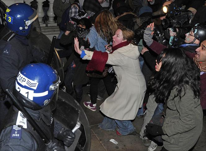 Zamach na księcia Karola. Studenci obrzucili go tuzinami jaj