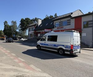 Jastrzębia. 2-letnie dziecko wpadło pod samochód