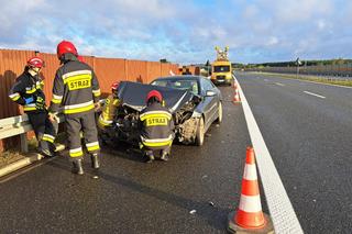 Audi roztrzaskane na drzewie, kolizja i pożar samochodu. Seria wypadków pod Toruniem