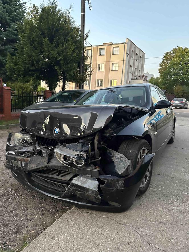 Pijany policjant w BMW staranował mercedesa