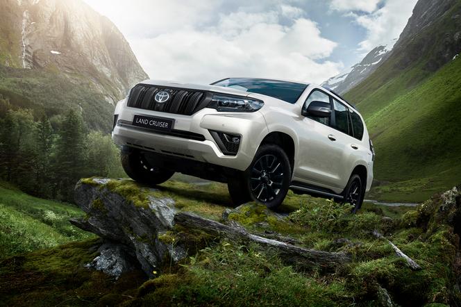 Toyota Land Cruiser Matt Black Edition. Wersja dla fanów bezdotykowych myjni
