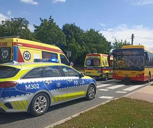 Gwałtowne hamowanie autobusu w Łomży! Dwie kobiety zostały zabrane do szpitala ZDJĘCIA