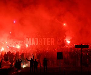 Szalona noc w Poznaniu. Tak Lech świętował dziewiąte mistrzostwo Polski 