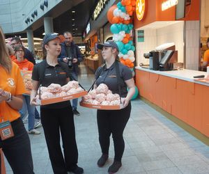 Tłumy na otwarciu Popeyes w Olsztynie. Rekordzista czekał w kolejce ponad 20 godzin