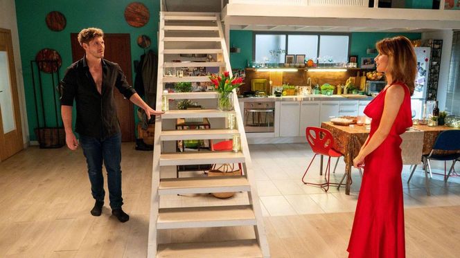 	M jak miłość odcinek 1871 ostatni finał sezonu. Kama (Michalina Sosna), Marcin (Mikołaj Roznerski) 