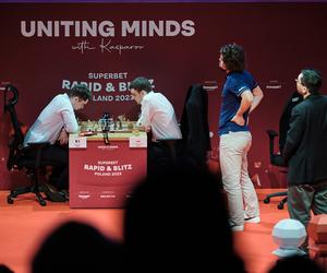 Udany start biało-czerwonych w Superbet Rapid & Blitz Poland. R. Wojtaszek pokonał, a Jan-Krzysztof Duda zremisował z legendarnym Magnusem Carlsenem!