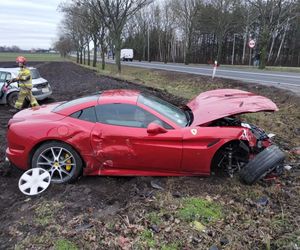 Wypadek w Radziejowie. Piękne Ferrari rozbite, 19-latek ukarany